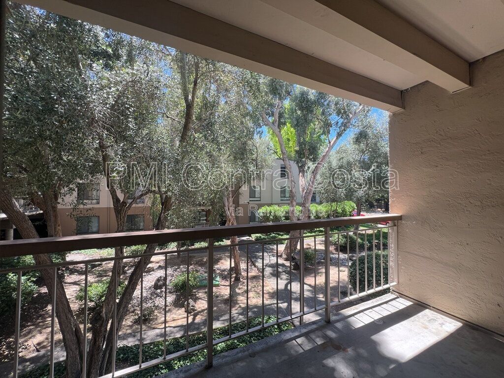 PMI Contra Costa presents 470 N Civic Drive, Unit 204, Walnut Creek, CA 94596 property image